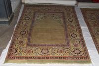 I. Ytterligare en enastående  anatolisk matta med bönenisch.